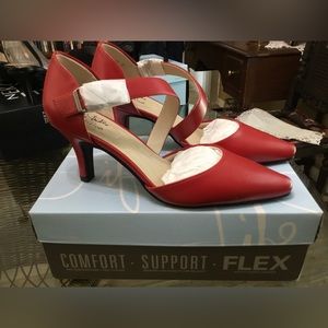 Women’s Red Life stride kamala sling back pump heels BRAND NEW